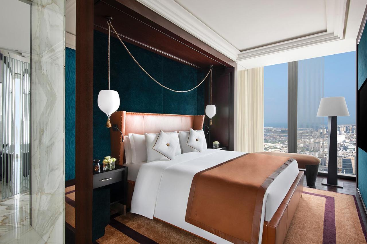 Banyan Tree Doha At La Cigale Mushaireb מראה חיצוני תמונה A bedroom at the Ritz-Carlton, DIFC