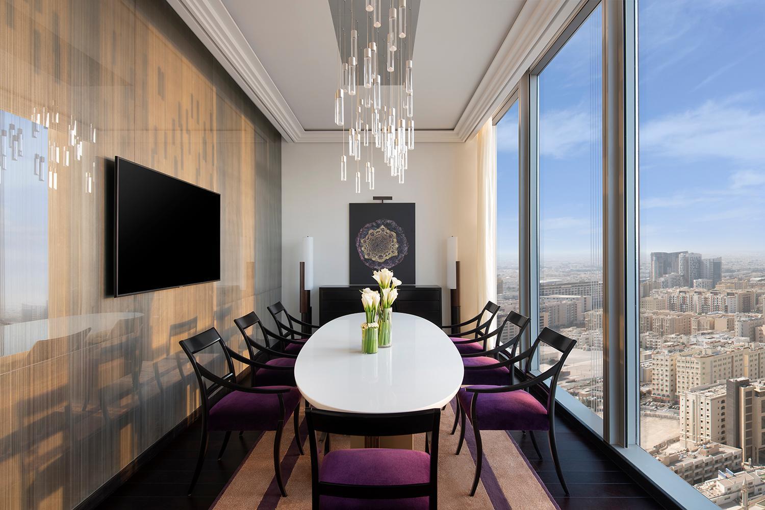 Banyan Tree Doha At La Cigale Mushaireb חדר תמונה The dining room of a suite at the Ritz-Carlton, Riyadh