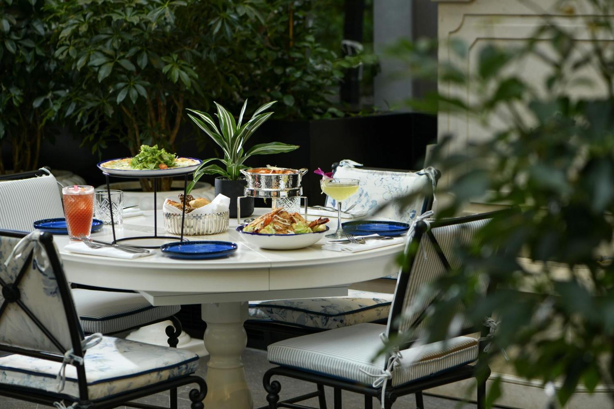 Banyan Tree Doha At La Cigale Mushaireb מראה חיצוני תמונה A table set for afternoon tea at the Mandarin Oriental, Paris